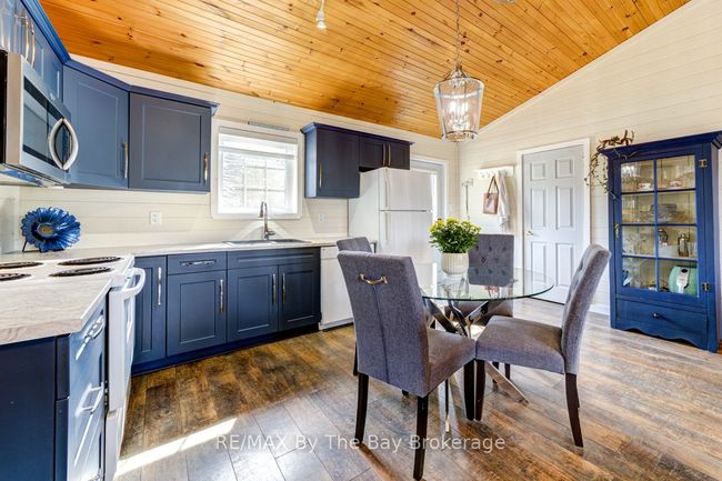 30 Cabin Cres, House other with 3 bedrooms, 1 bathrooms and 2 parking in Wasaga Beach ON | Image 11