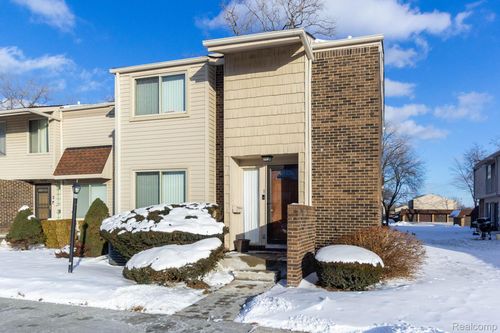 1-1 Fredericksburg Towne St, Southfield, MI, 48075-3462 | Card Image