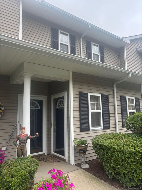 1204-1204 Aerie Way, Southampton, NY, 11942 | Card Image