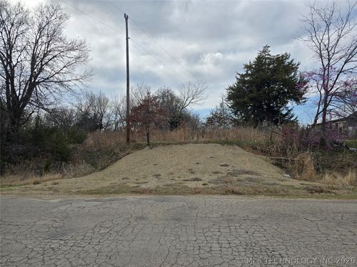 2865 4th St, Pawnee, OK, 74058-5052 | Card Image