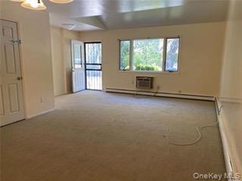 23124 Lansing Ave, Springfield Gardens, NY, 11413-3643 | Card Image