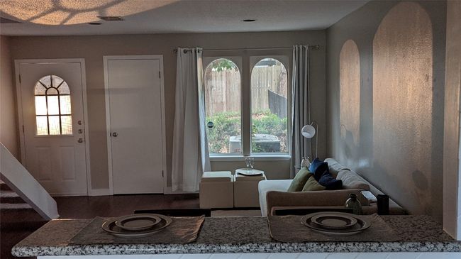View of entrance foyer | Image 11
