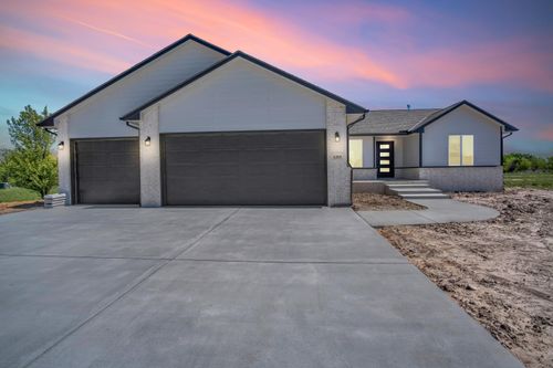 1204 Main St, Halstead, KS, 67056-2043 | Card Image