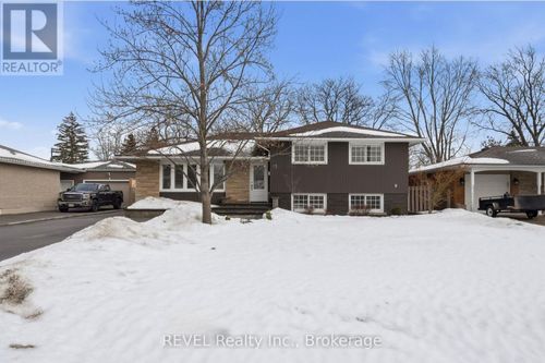 13 Crestcombe Rd, Saint Catharines, ON, L2S2J5 | Card Image