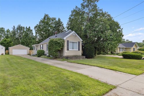 4615 Tolland Ave, Holt, MI, 48842-1127 | Card Image