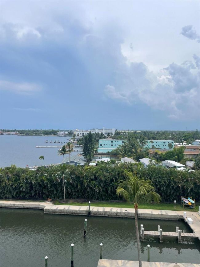 APT-623 - 806 E Windward Way, Condo with 2 bedrooms, 2 bathrooms and null parking in Lantana FL | Image 15