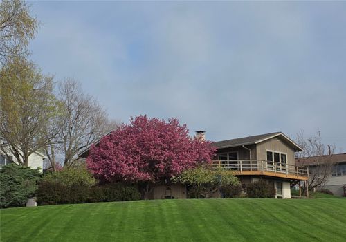 21 Fairview Knl Ne, Iowa City, IA, 52240-9147 | Card Image