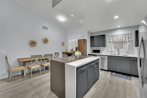 apt-202-352 Amber Pine St, Las Vegas, NV, 89144-4221 | Card Image