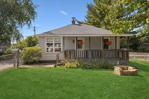 933 Tomahawk Trl, Round Lake Heights, IL, 60073-1131 | Card Image