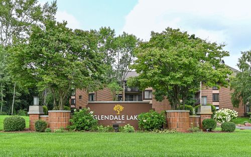 1600 W Green Tree Rd, GLENDALE, WI, 53209-2955 | Card Image