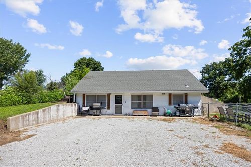 607 E Z Highway, Bates City, MO, 64011 | Card Image