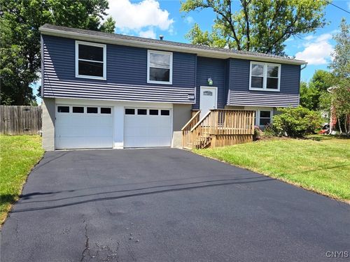 4077 Elaine Cir, Liverpool, NY, 13090-1509 | Card Image