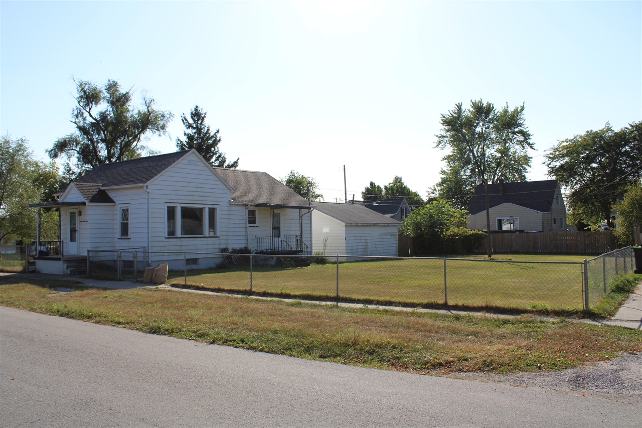 Van Etten St, Pinconning, MI 48650