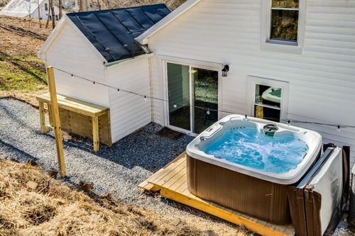 393 Crooked Run Rd, SHENANDOAH, VA, 22849-3636 | Card Image