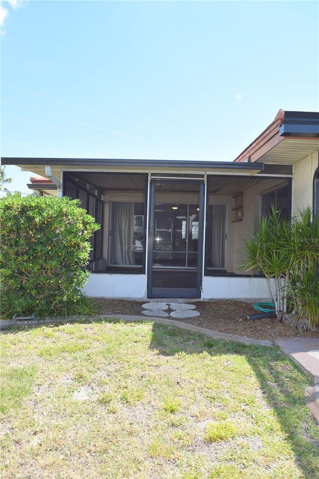 Back Exterior/Lanai | Image 21