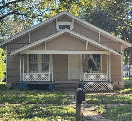 321 W 15th Ave, Winfield, KS, 67156-4217 | Card Image