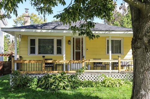 27 Peel St, Penetanguishene, ON, L9M1A5 | Card Image