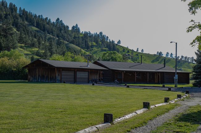 Log home featuring a front yard, a garage, a mountain view, and driveway | Image 50