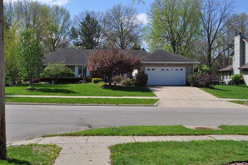 3001 Countryside Ln, Freeport, IL, 61032-2805 | Card Image