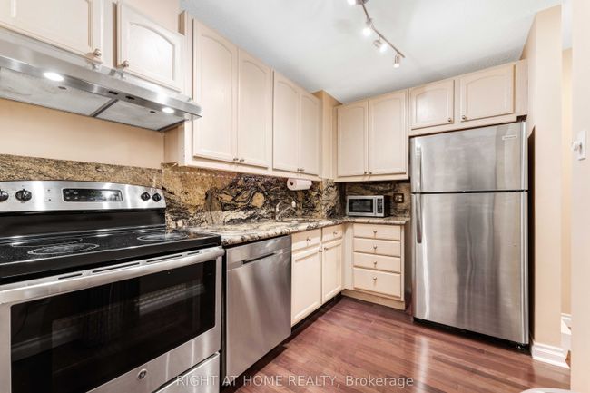 115 Royalton Pvt, House attached with 3 bedrooms, 2 bathrooms and 1 parking in Ottawa ON | Image 8