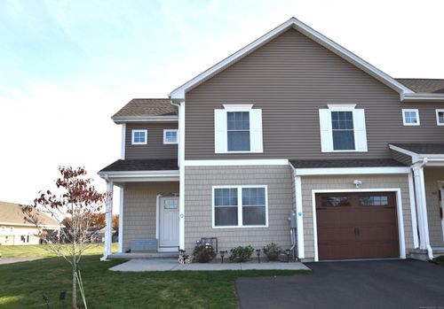 501 Old Village Cir, Windsor, CT, 06095-1255 | Card Image