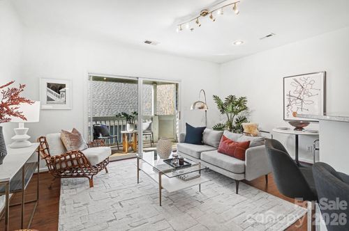 525 N Graham St, Charlotte, NC, 28202-2262 | Card Image