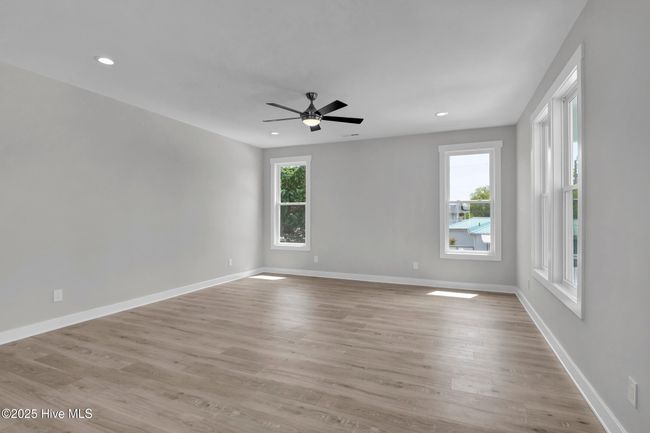 404 Fayetteville Ave, House other with 3 bedrooms, 2 bathrooms and null parking in Carolina Beach NC | Image 4