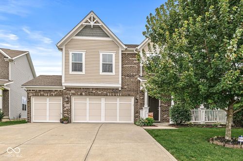 7713 Eagle Point Cir, Zionsville, IN, 46077-9847 | Card Image