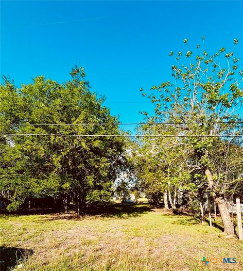 1320 Cavett St, Gonzales, TX, 78629-3014 | Card Image