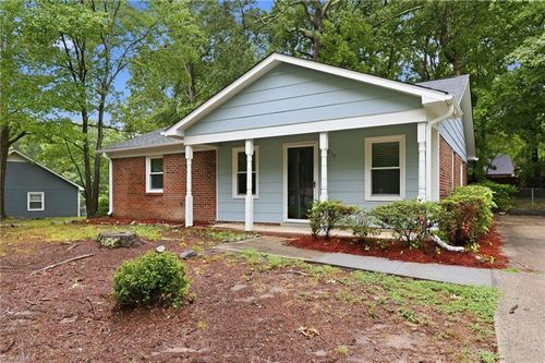 2210 Bracyridge Rd, Greensboro, NC, 27407-4060 | Card Image