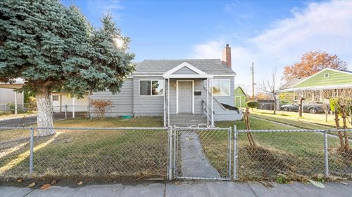 720 W Sylvester St, Pasco, WA, 99301-5226 | Card Image