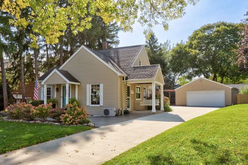 566 Cass St, Frankenmuth, MI, 48734-1610 | Card Image