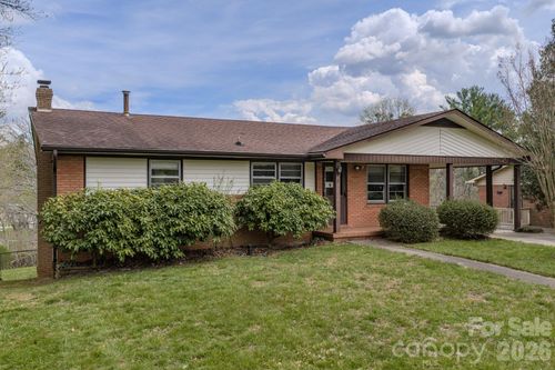 8 Summit Dr, Arden, NC, 28704-3016 | Card Image