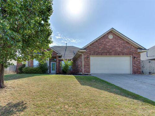1980 Leslie Beachler Ln, Midwest City, OK, 73130-8232 | Card Image