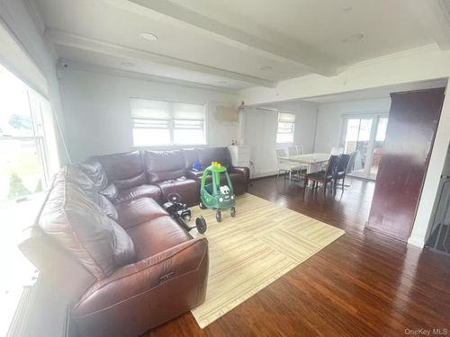 110 Parkside Dr N, Levittown, NY, 11756-1929 | Card Image