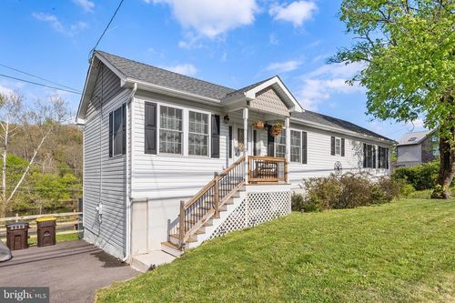970 Gravel Pike, SCHWENKSVILLE, PA, 19473-2832 | Card Image