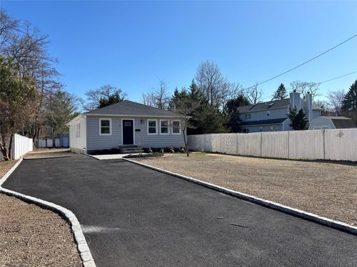 42 Dixie Ln, East Islip, NY, 11730-2616 | Card Image