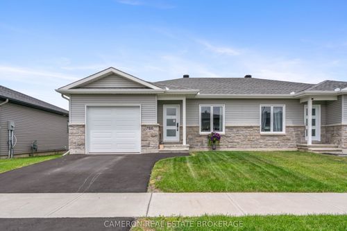 766 Walton St, Cornwall, ON, K6H0J2 | Card Image