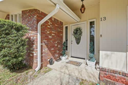13 Japonica Ln, Shalimar, FL, 32579-1107 | Card Image