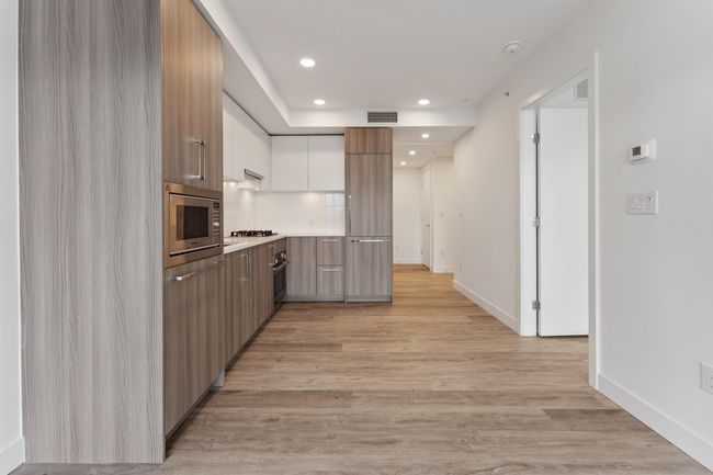 610 - 9675 King George Blvd, Condo with 1 bedrooms, 1 bathrooms and 1 parking in Surrey BC | Image 16