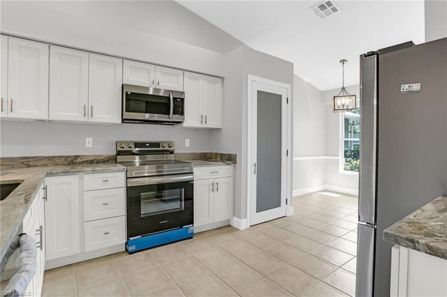 101 - 1660 Royal Cir, Condo with 3 bedrooms, 2 bathrooms and 2 parking in NAPLES FL | Image 9