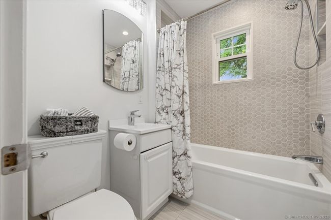 54 Mcmullen Ave, House other with 3 bedrooms, 2 bathrooms and 4 parking in Stamford CT | Image 13