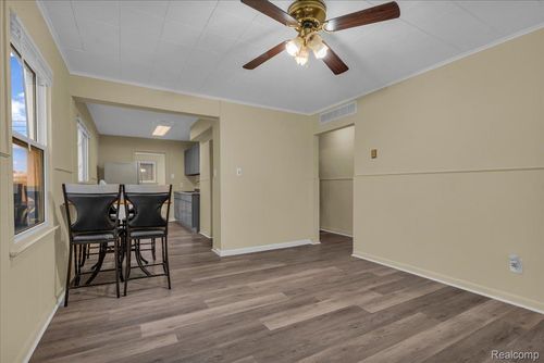 13983 Hobart Ave, Warren, MI, 48089-5012 | Card Image