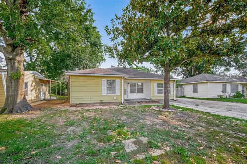 6741 Feldspar St, Houston, TX, 77092-4620 | Card Image