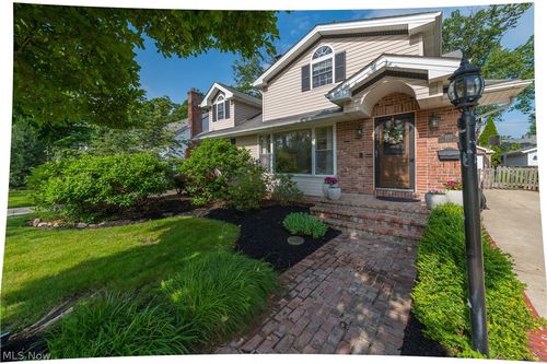 450 Lake Forest Dr, Bay Village, OH, 44140-2511 | Card Image