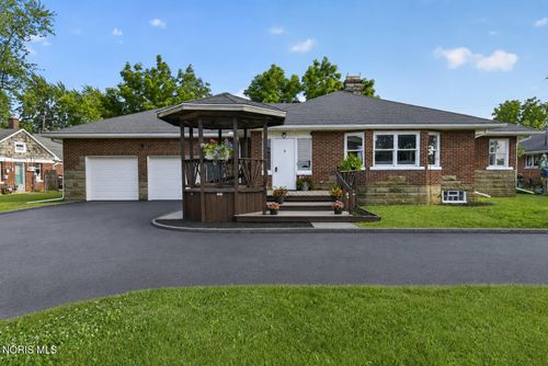 2826 Olde Curtice Rd, Northwood, OH, 43619-1563 | Card Image