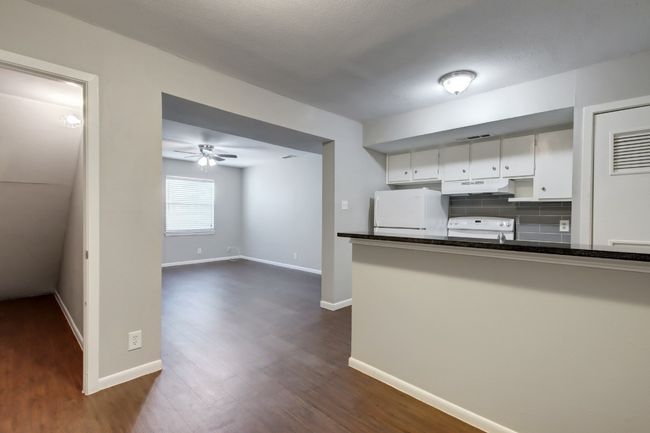 APT-109 - 303 W 40 Th St, Condo with 2 bedrooms, 1 bathrooms and 2 parking in Austin TX | Image 4