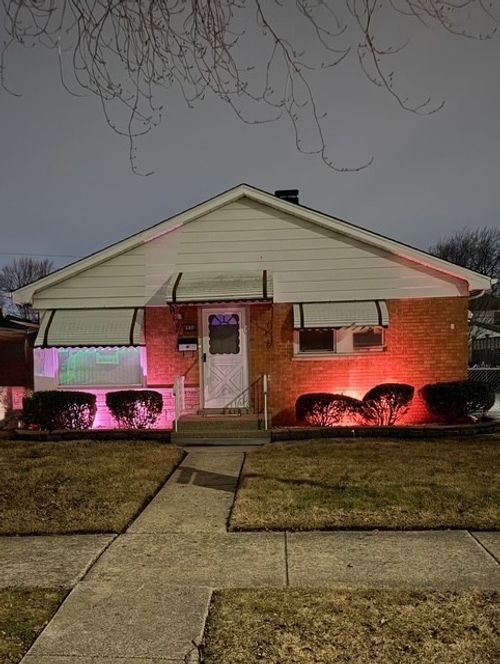 8936 Sproat Ave, Oak Lawn, IL, 60453-1357 | Card Image