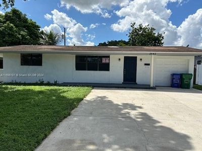 2642 Sabal Palm Dr, House other with 3 bedrooms, 2 bathrooms and null parking in Miramar FL | Image 1