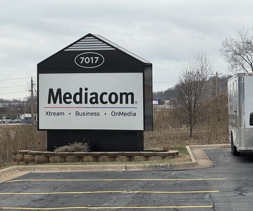 a-7017 John Deere Pkwy, Moline, IL, 61265-8034 | Card Image